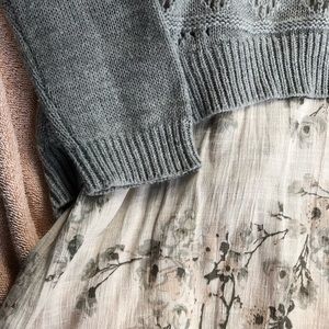 Stunning gray shirt/ sweater